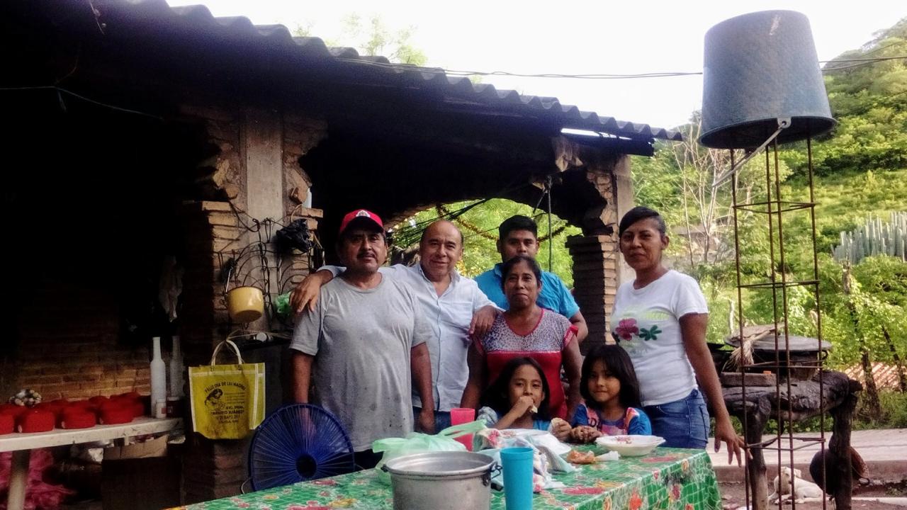 Familia de artesanos del Estado de Guerrero